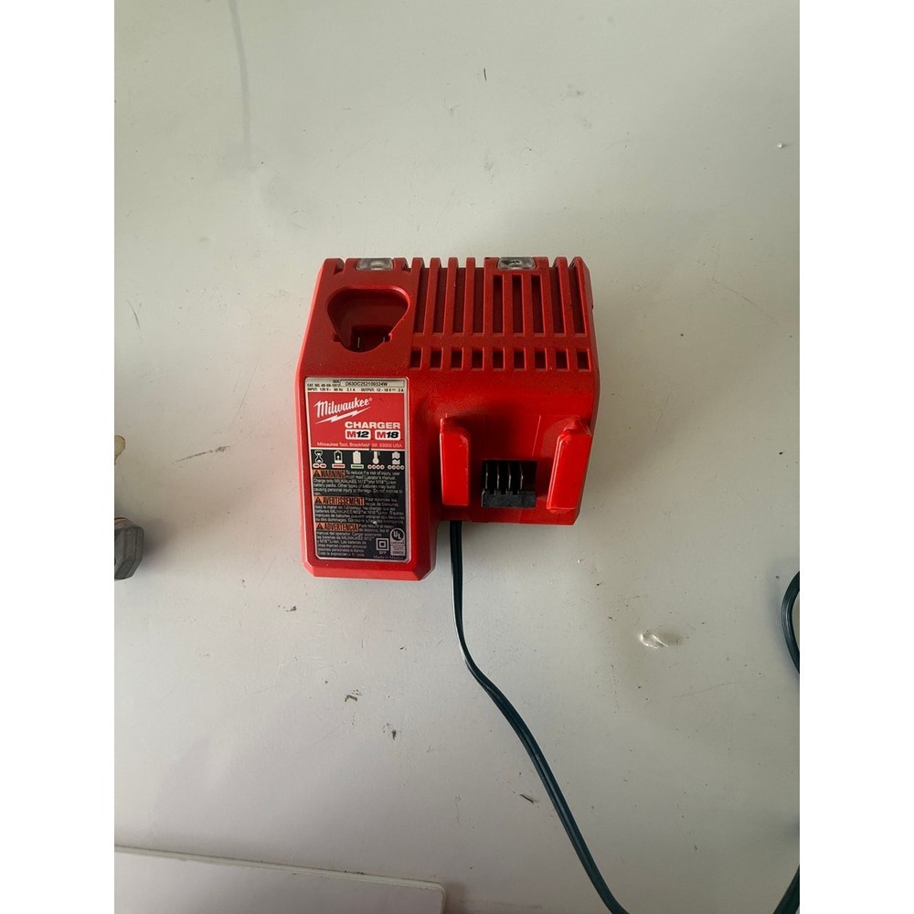Milwaukee M18 & M12 Multi-Voltage Charger